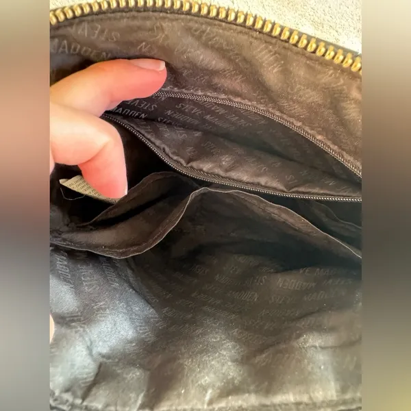 Steve Madden Black and Gold Crossbody Bag - Image 4