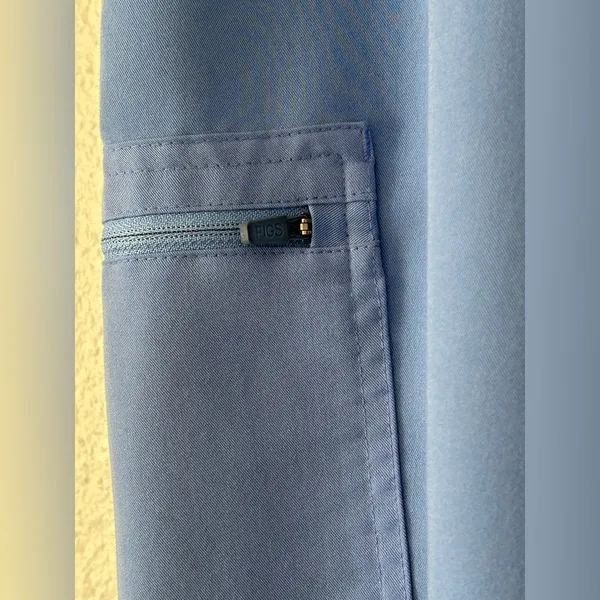 FIGS High Waisted Yola Skinny Scrub Pants in capri blue sz small - Image 6