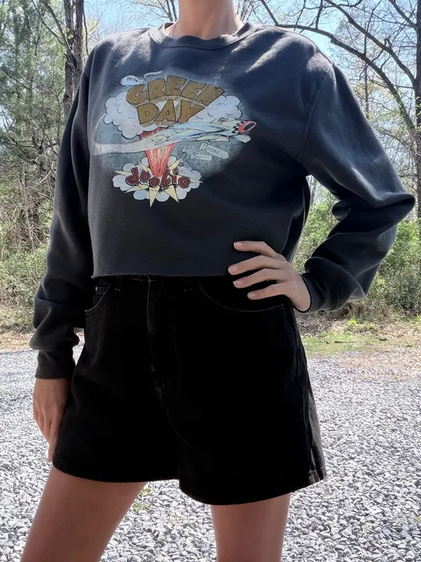 Green Day Graphic Women's Gray Crop Crewneck‎ Pullover Size Small - Image 5