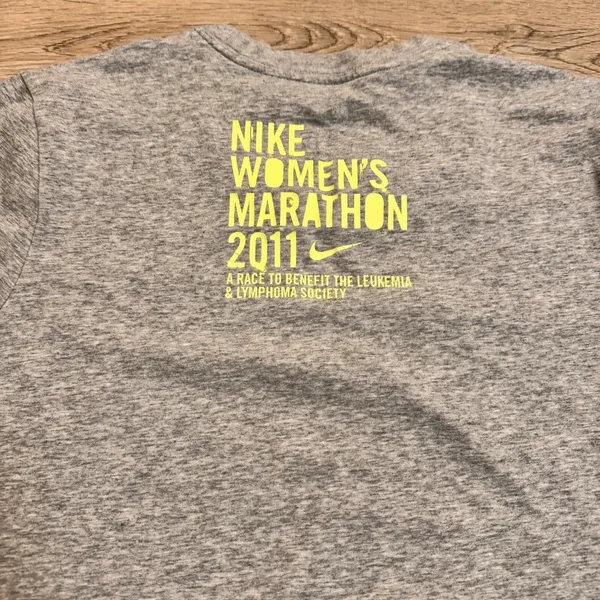Nike Dri Fit Gray T Shirt Short Sleeve Logo Womens shirt Sz Large‎ L Running - Image 2