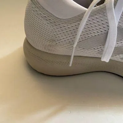 ADIDAS Edge Flex Running Sz 7.5-White and Silver - Image 3
