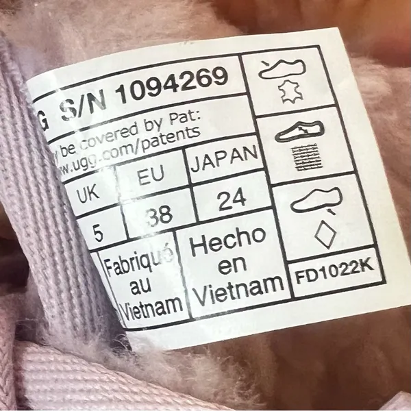 UGG Neumel Women's Boot Size 7 #241A - Image 8