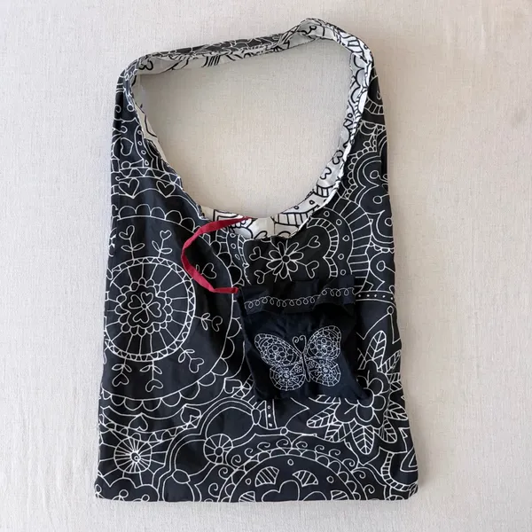 Unbranded Reversible Hobo Bag Women OS Black White Mandala Floral Tote Pouch - Image 3