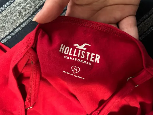 Hollister Red Ruffle Cami Crop Top – Size M - Image 3