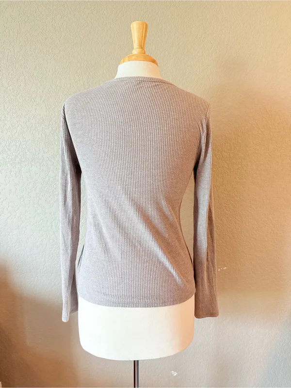 Old Navy Ribbed Long Sleeve Fitted Top Taupe Beige Women's M - Image 2