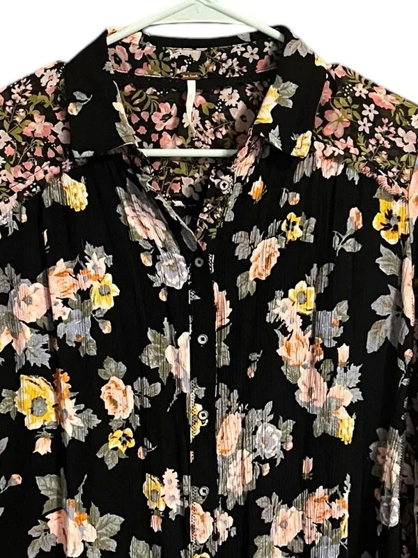 Free People Hold Onto Me Floral Button‎ Down Top Size Medium Black - Image 4