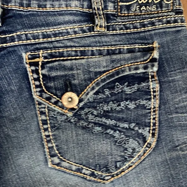 Silver Jeans Suki Surplus Thick Stitched Back Flap Pockets Boot Cut Jeans - Image 9