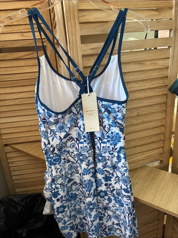 Dokotoo Blue and White Floral Strappy Swimsuit Large - Image 4