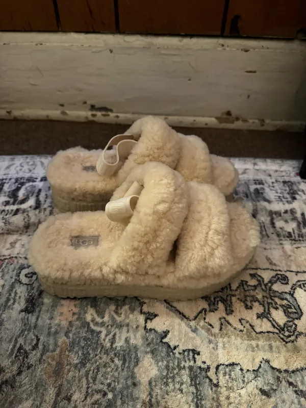 UGG cream Sherpa platform shoes - Image 5