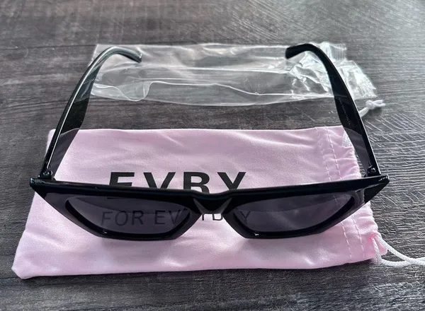 NEW Evry Jewels Sunglasses - Image 2