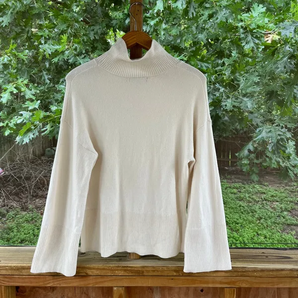 Banana Republic Factory Women's Long Turtleneck Sweater Cream Size S - Image 2
