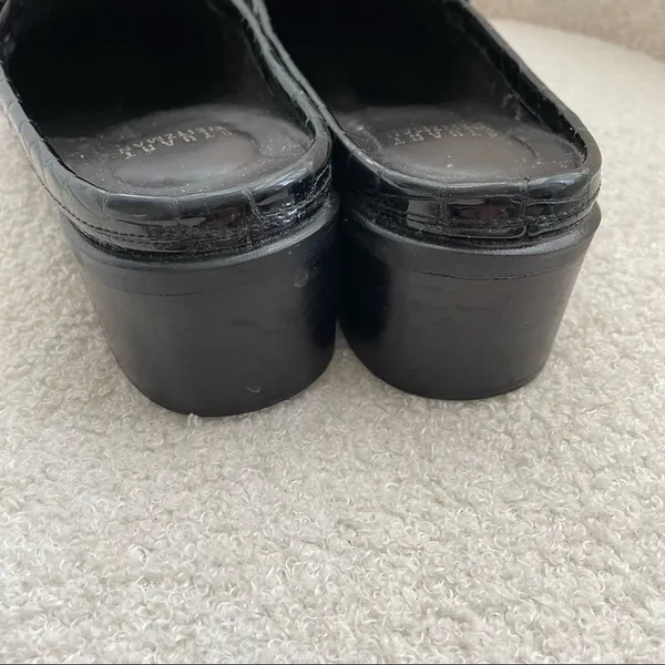 Stuart Weitzman Black Crocodile Patent Leather Block Heel Mules Shoes 8 Narrow - Image 7