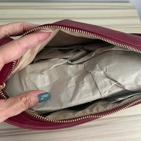 NWOT Elegant Burgundy adjustable shoulder strap roomy bag never used - Image 4
