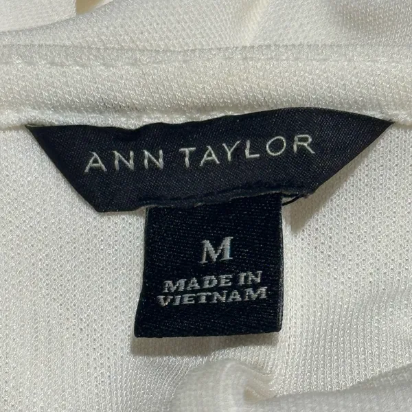 Ann Taylor Ivory V-Neck Long Sleeve Blouse Career Office Top Size Medium - Image 5