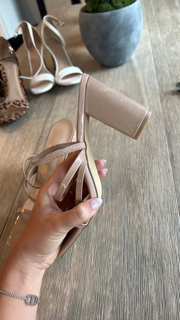 Shein Heels Tan Chunky - Image 3