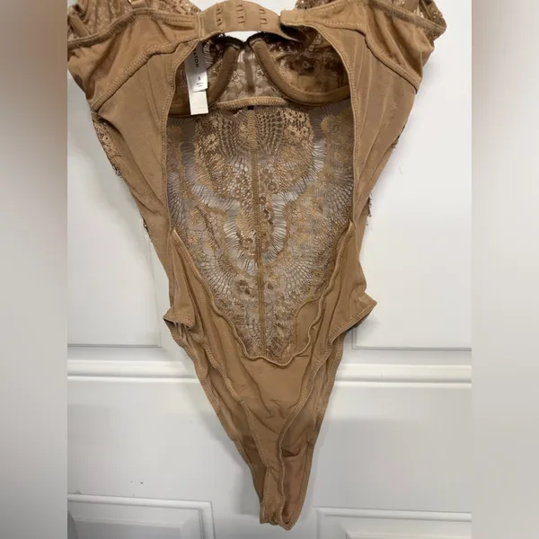 Babaton‎ Aritzia Beige Brown Lace Bodysuit Feminine Coquette Sheer - Image 5