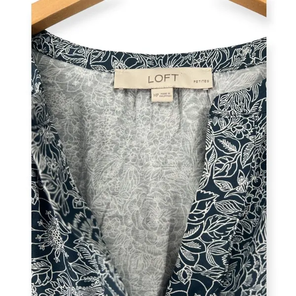 Loft M Short Flutter Sleeve Top Blouse V Neck Floral Blue - Image 3
