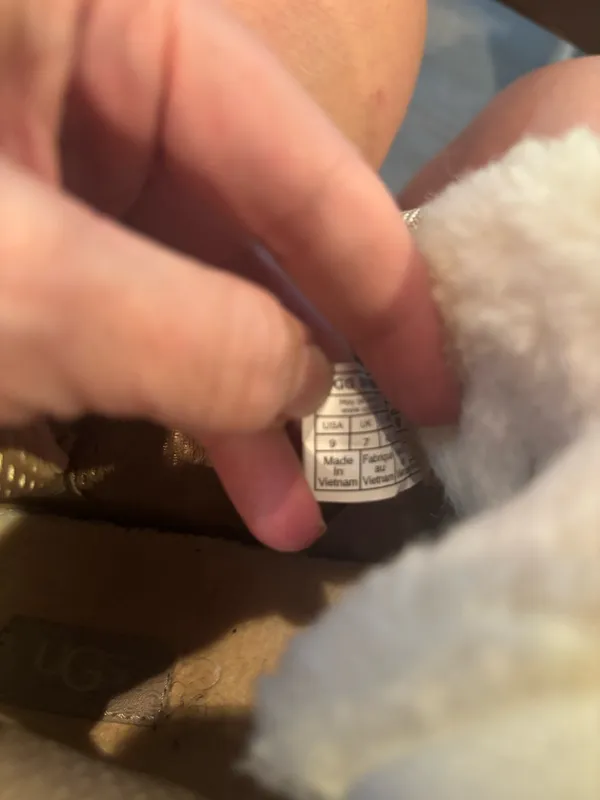 UGG size 9 like new condition - Image 9