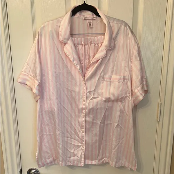 VICTORIA'S SECRET Signature Satin Short Pajama Set - Image 3