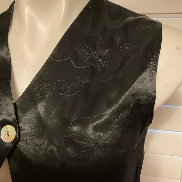 Elegant Black Women's Vest - Image 2