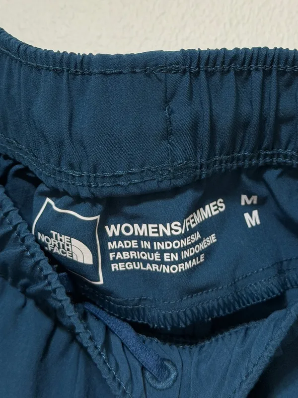 The North Face Women's Wander Shorts Size Medium Blue 2.0 Hiking - Image 2