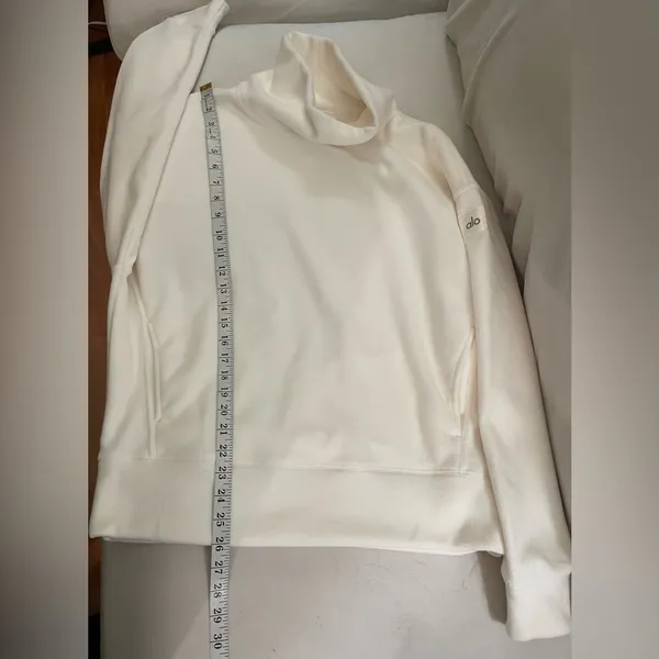 Alo Yoga NWT Hazy Mock Neck Pullover in Ivory Size S Oversized - Image 10