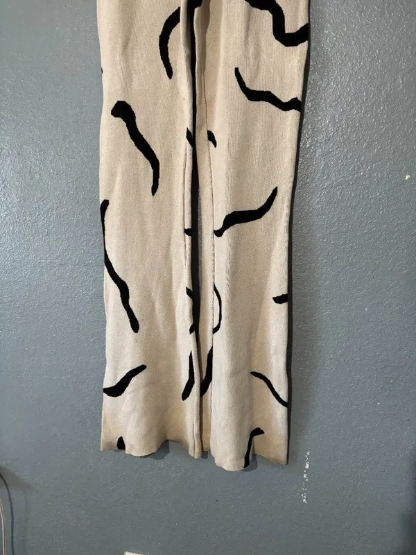 White Fox Beige & Black Knit Two-Piece Set • Size Small - Image 9