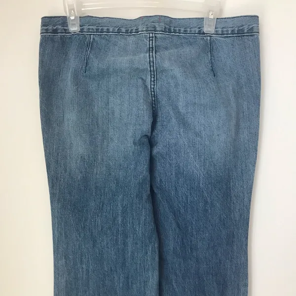 BDG Bella Low-Rise Flare Jeans - Image 7