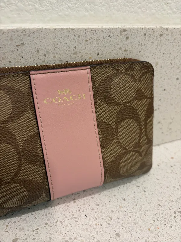 Coach Signature Logo Zip Wristlet Wallet, Beige/White, Credit Card Womens EUC - Image 3