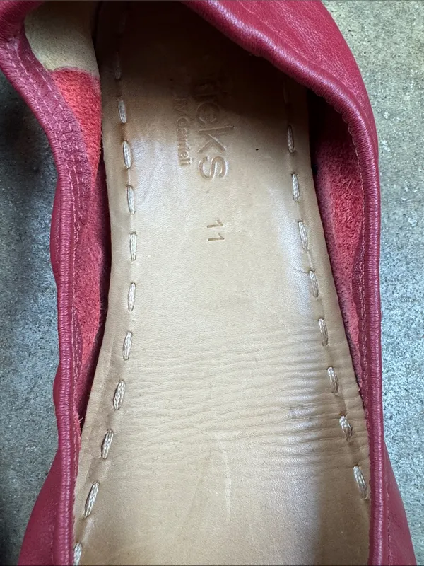 Tieks Red Leather Ballet Flats with Teal Accent Size: 11 - Image 2