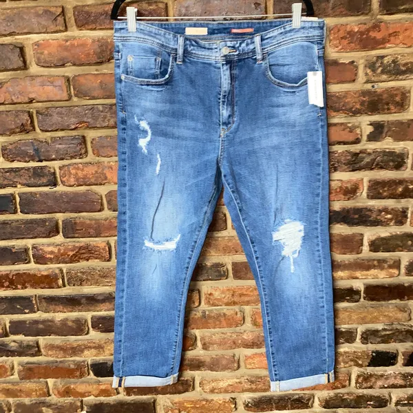 NWT Anthropologie Pilcro Distressed Blue Denim Slim Boyfriend Crop Jeans Size 32 - Image 2