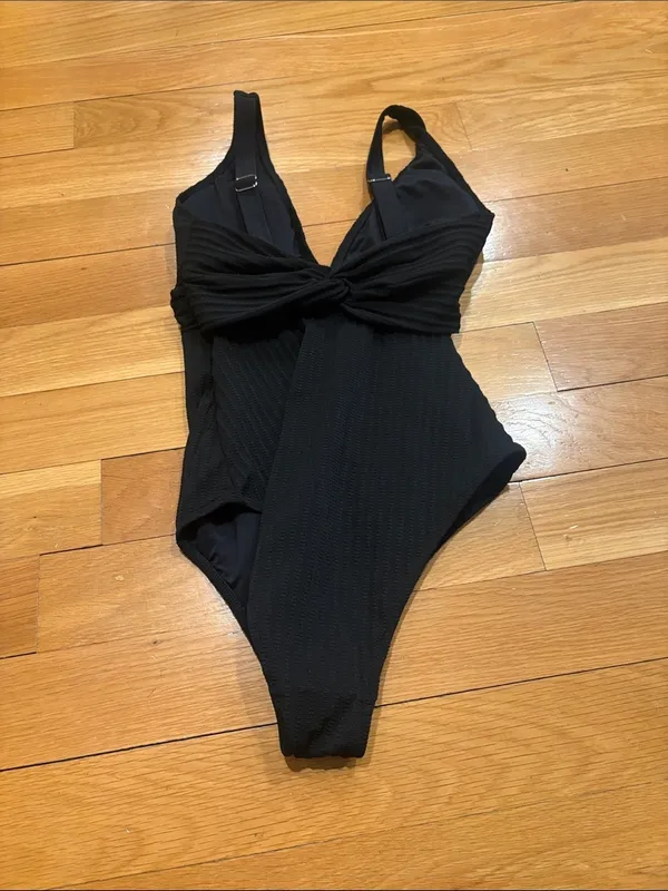 Cupshe Classic Black One-Piece Swimsuit - Structured Support - Image 3