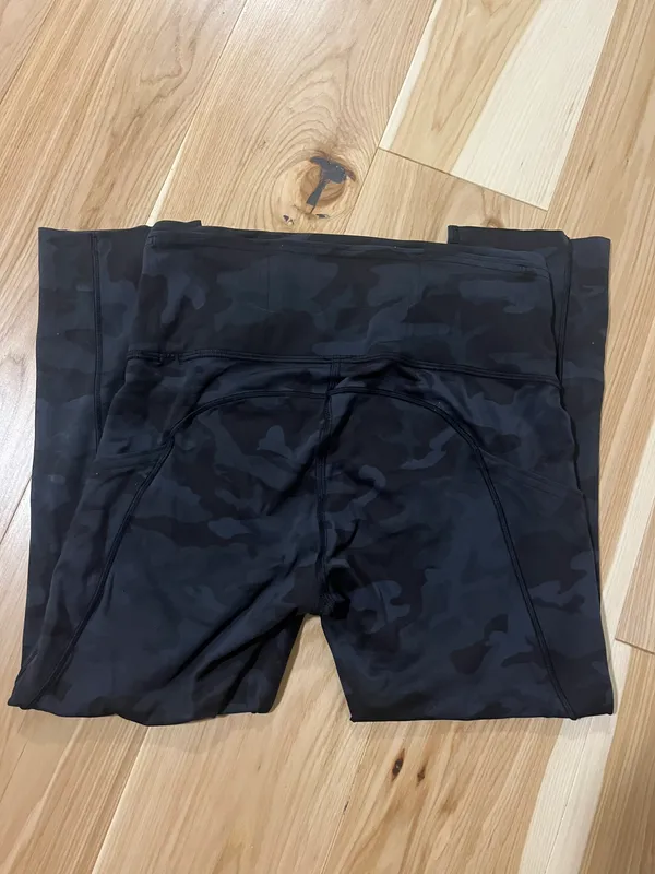 Lululemon Cropped Black Camo Leggings - Image 3