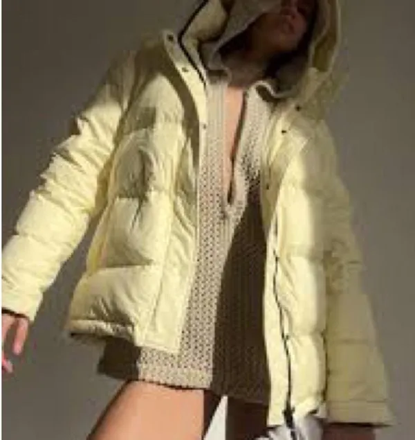 NWOT - Aritzia Super Puff Shorty in Light Yellow size small - Image 4