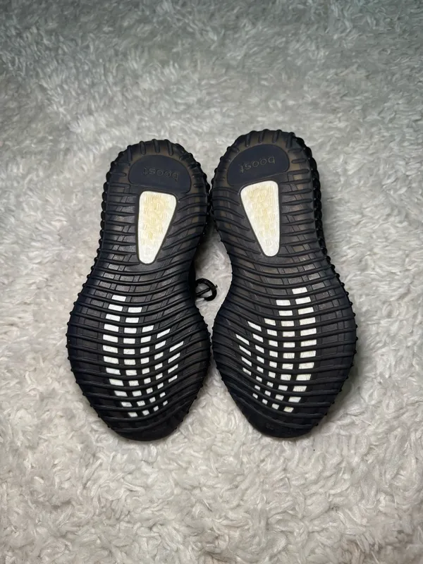 Yeezy Boost 350 - Image 4