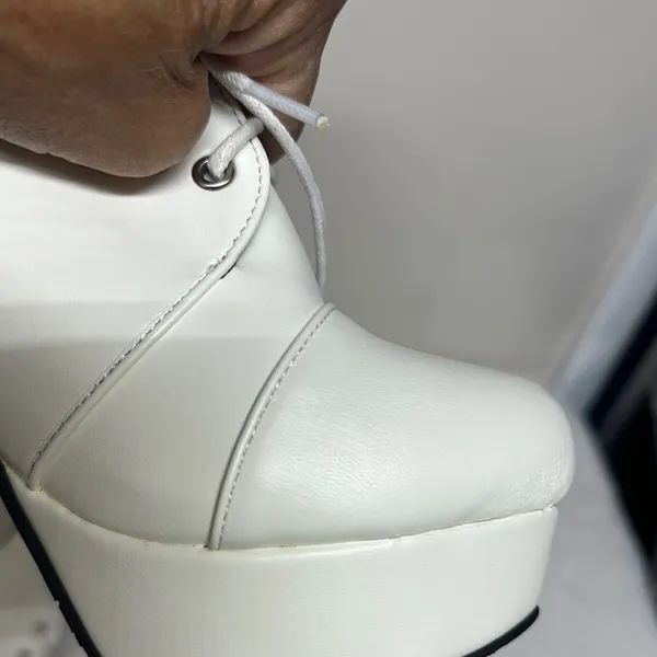 Stylish White Platform Ankle Boots Size 8 - Image 3