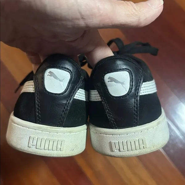 Puma Black Suede Classic Sneakers Women’s US 10 Cool Girl Shoes EUC! - Image 4
