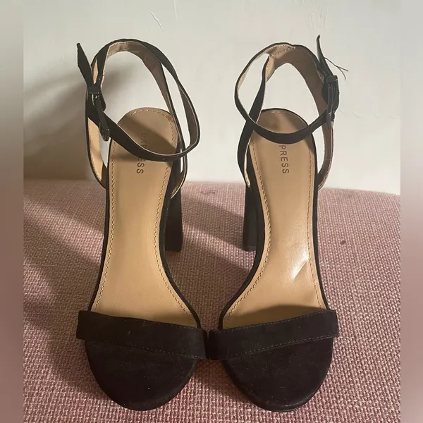 Black Heels - Image 3
