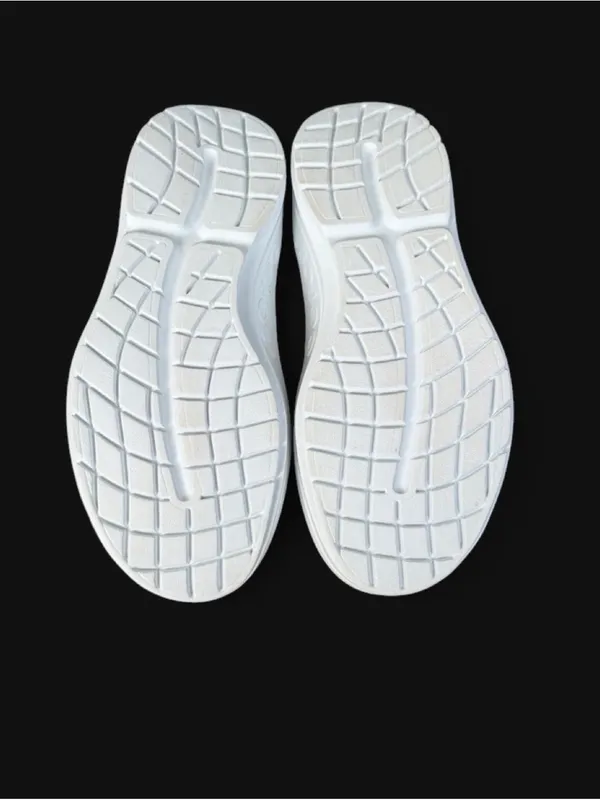 OOFOS OOmega Chukka White Slip On Recovery Sneakers Size 6 NIB - Image 10