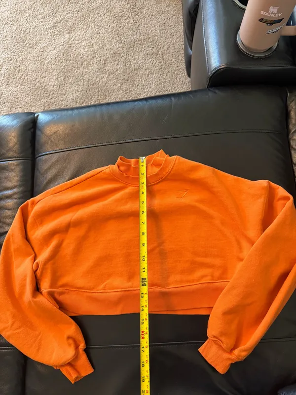 Sold out gymshark cropped crewneck - Image 5