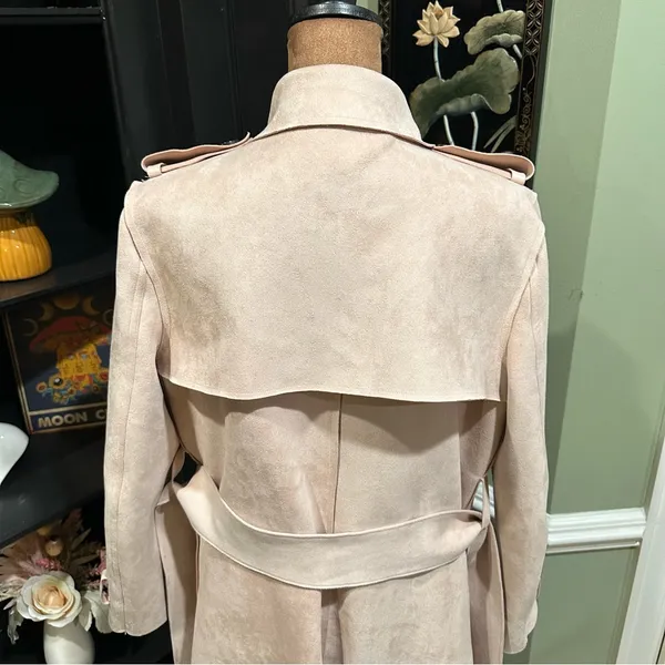 Few Moda New York Light Pink Faux Suede Trench Coat Size Medium - Image 8