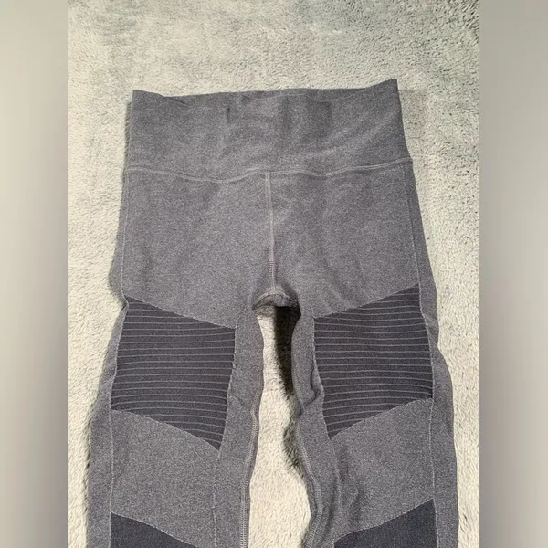 Alo yoga Gray Leggings SAMPLE large - Image 3
