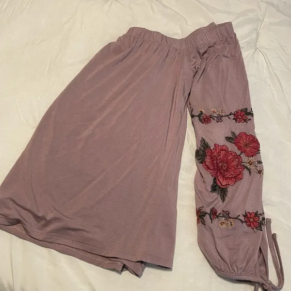 American Eagle Off the shoulder flowy top - Image 2