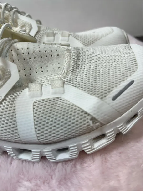 On Cloud Running Shoes White8.5 - Image 5