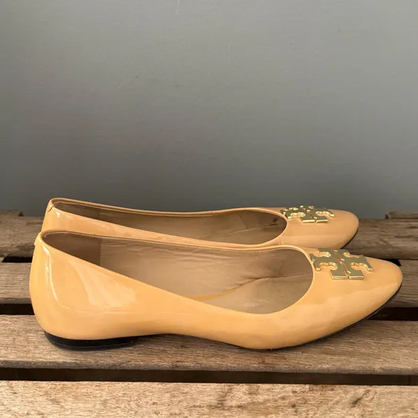 Tory Burch Patent Leather Pointy-Toe‎ Logo Flat Size 8 A30 - Image 4