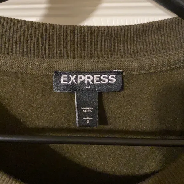 NWOT Express pull-over ruched long sleeve sweatshirt - Image 5