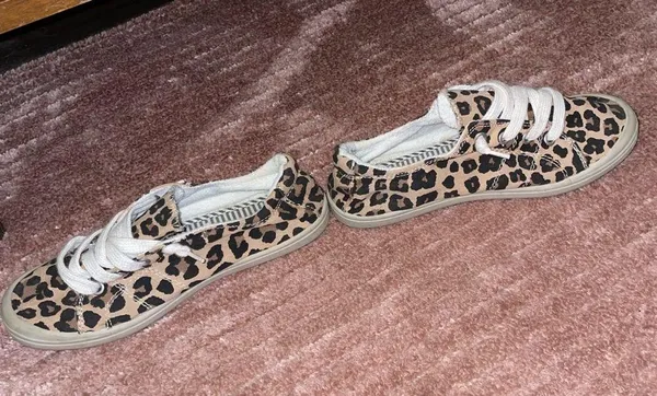 Soda Leopard Print Women's Slip-On Sneakers - Image 2