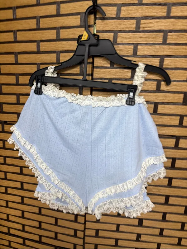 Lee blue and white lace two piece short pajama set size large - Image 3