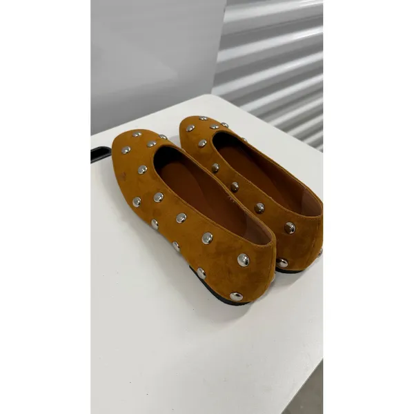 Tan Suede Silver Domed Studded Ballet Flats Almond Toe Slip On Shoes Size 10 - Image 4