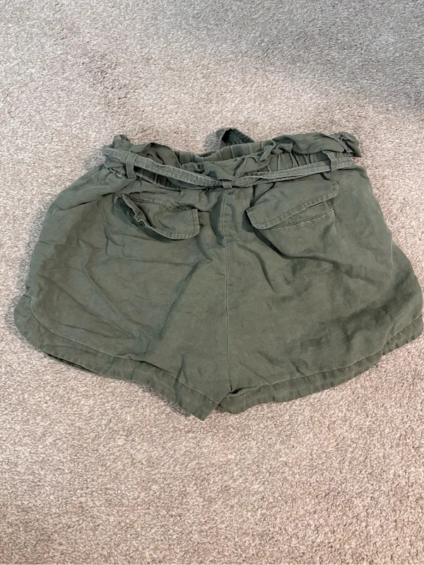 FRAME Denim Paperbag Pocket High Rise Linen Blend Shorts Army Green - Image 4